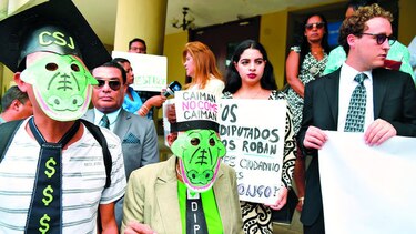 Denuncian a seis funcionarios por caso de donaciones