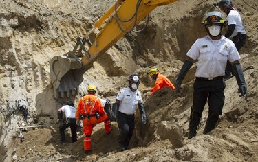 Suben a 273 los muertos por alud en Guatemala y bajan a 267 los desaparecidos