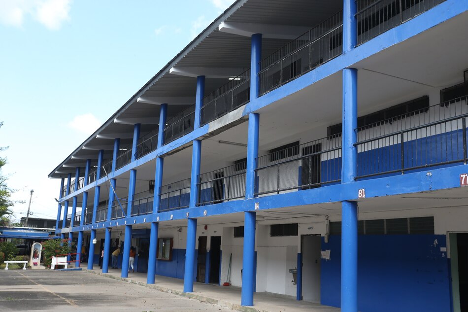 Estudiantes de premedia y media retornan este lunes a las clases presenciales