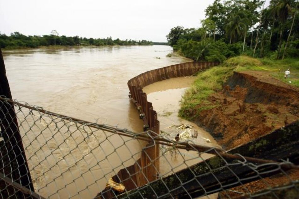 Albergues reciben a evacuados por desbordamiento de ríos en Bocas del Toro
