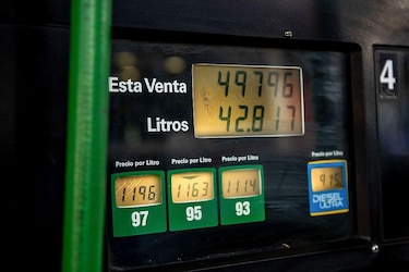 Qué medidas están tomando los gobiernos para aliviar el aumento de los precios de los combustibles en América Latina y el mundo