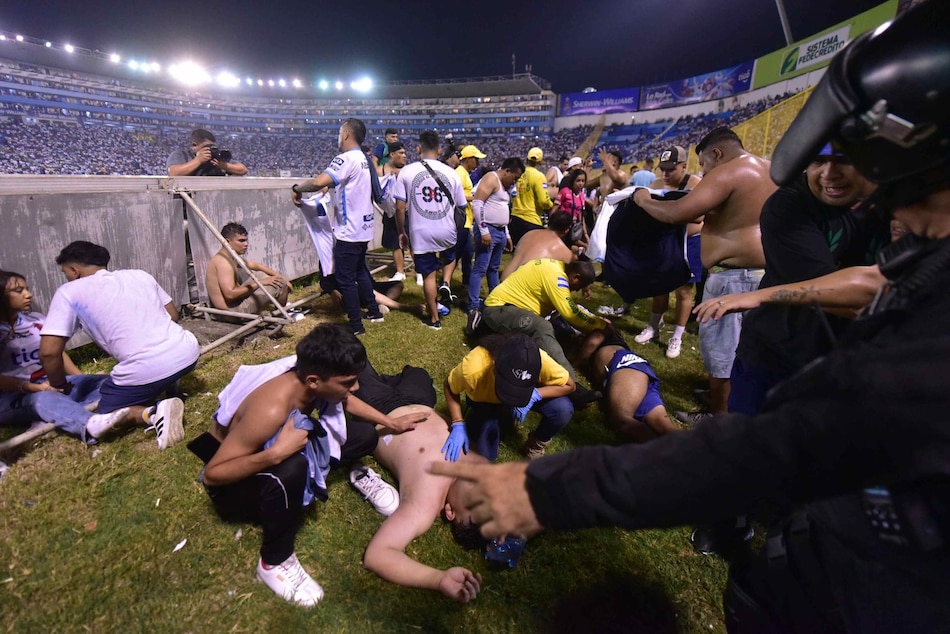 El Salvador sufre su mayor tragedia deportiva con 12 fallecidos tras una estampida en un estadio de fútbol