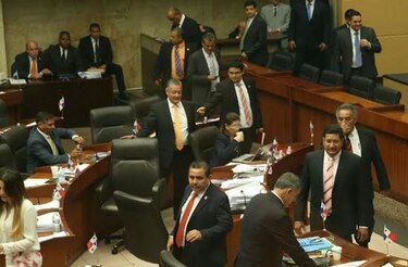 Valderrama pide explicación a De León tras atraso en comienzo de la sesión de la AN