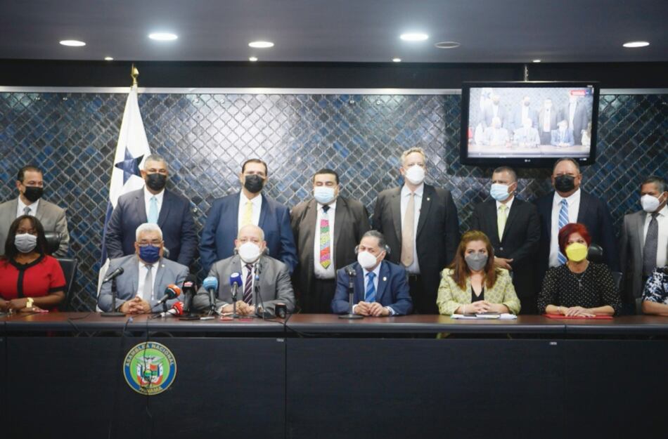 Asamblea suspende debate de reformas; dialogará con el TE por pedido de Laurentino Cortizo