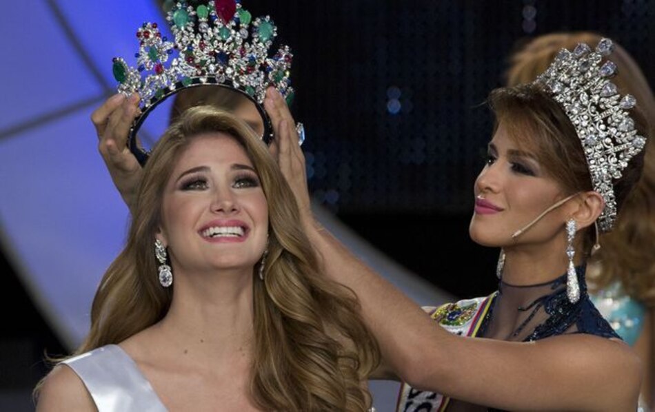 Coronan en Venezuela a nueva reina de belleza 2015