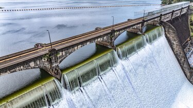 Canal de Panamá: continúa con los vertidos de agua en las represas Madden y Gatún