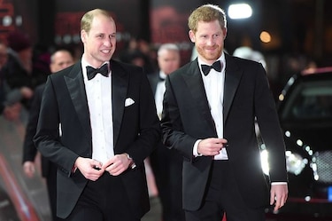 Los príncipes Guillermo y Enrique asisten al estreno en Londres de 'Star Wars'