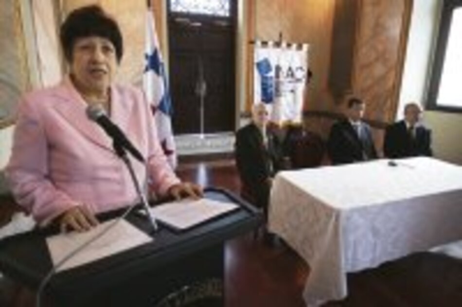 Pedro Rivera gana el Rogelio Sinán