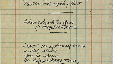 Subastan poema de Jim Morrison hallado en el hotel donde murió