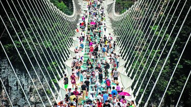 Cierran el gran puente de vidrio