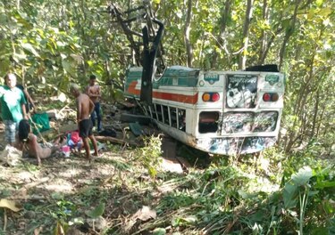 Al menos 38 personas resultaron heridas tras el vuelco de un bus en Capira