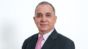 Sucre Arias Reyes da la bienvenida al Lic. Iván Guerra como nuevo abogado asociado