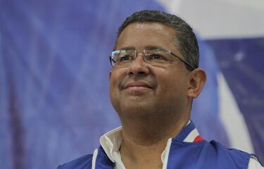 Fiscalía ordena captura de expresidente de El Salvador