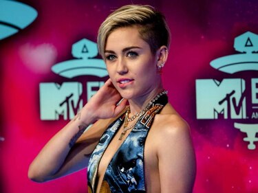Miley Cyrus estrena el videoclip de la canción 'Adore you'