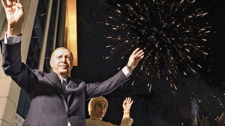 Erdogan celebra el triunfo y nuevos poderes