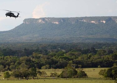 Nueve militares muertos y seis más heridos por caída de helicóptero en Colombia