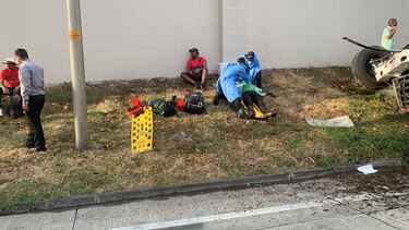 Se vuelca un bus en el corredor Sur