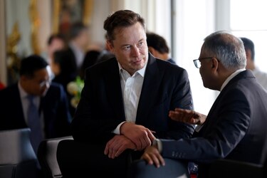 Soros vende sus acciones en Tesla y Musk lo insulta en Twitter por ‘odiar a la Humanidad’