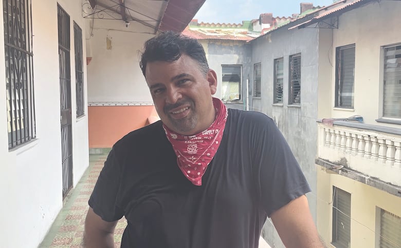 Arturo Montenegro trabaja en su próximo proyecto: ‘Papeles’