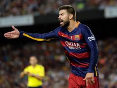 Piqué podría ser suspendido cuatro partidos por insultar a árbitro