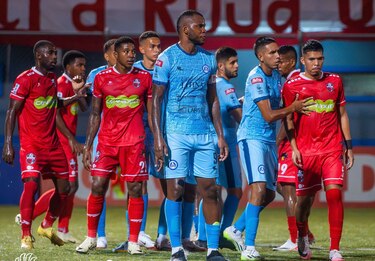 Universitario remonta en el Muquita y suma su cuarta victoria en el Clausura