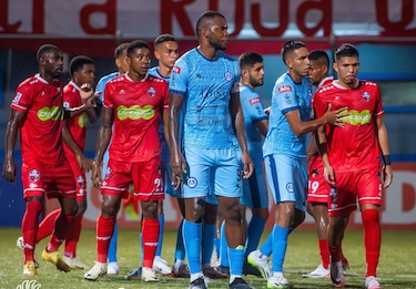 Universitario remonta en el Muquita y suma su cuarta victoria en el Clausura