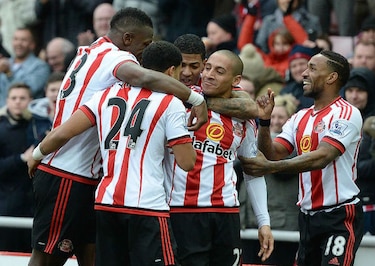 Un error de De Gea condena al United, Chelsea golea y sigue remontando