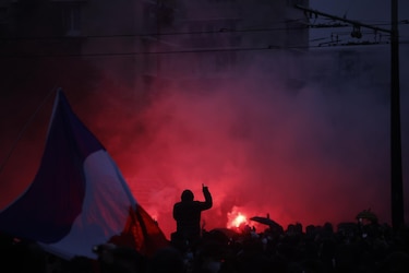 Francia registra casi 1,000 detenidos en las manifestaciones y se esperan más arrestos