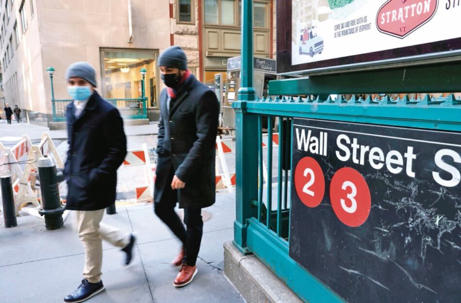 Wall Street cierra en rojo, lastrada por riesgo de invasión a Ucrania