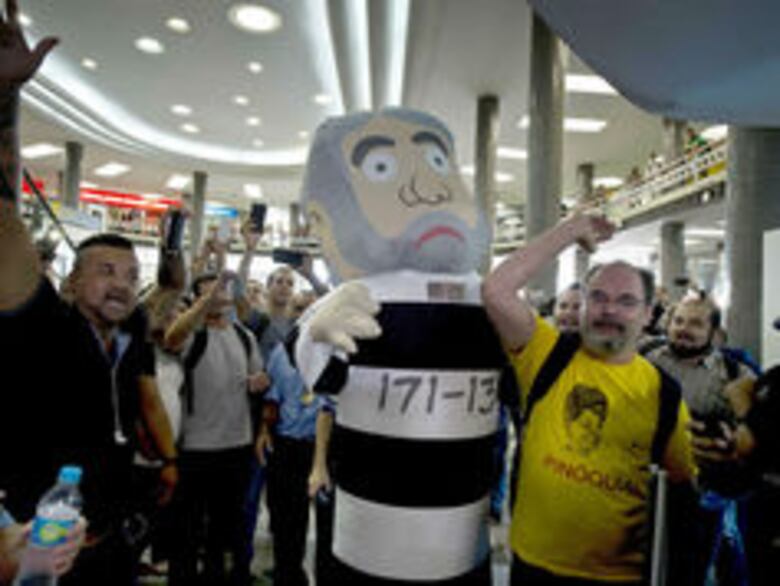 Fiscal dice que Lula recibió 'muchos favores' de constructoras acusadas de fraude