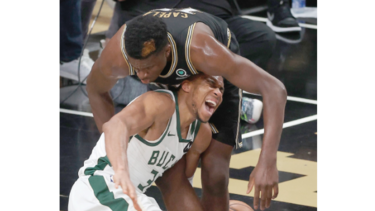 Sin Antetokounmpo, los Bucks tratarán de aprovechar su ventaja de casa esta noche