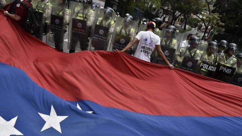 Oposición reporta cinco incidentes y 17 detenidos en marchas por revocatorio de Maduro