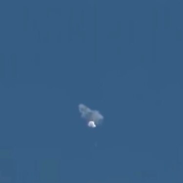 Estados Unidos inicia recuperación de los restos del globo chino