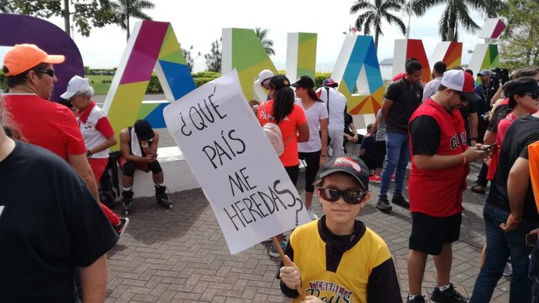 Deportistas protestan por el mal uso de fondos públicos