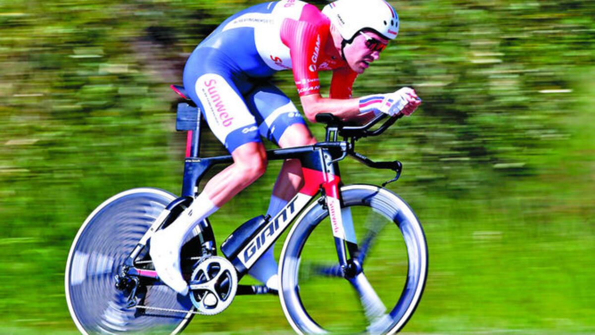 El holandés Tom Dumoulin ganó ayer la etapa de contrarreloj por 49 segundos.