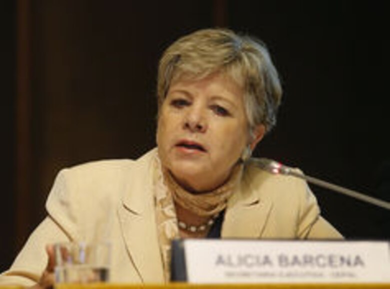 Directivos de la Cepal y la OIT abogan por un cambio de paradigma para lograr la equidad y la inclusión