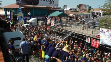 Lleno total en los carnavales de Chitré