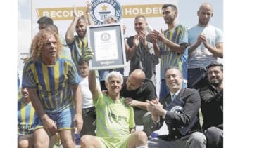 Destronan a uruguayo como el futbolista más viejo