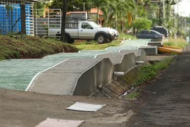 Avanza la ciclovía en La Chorrera, pero llueven las críticas por su diseño