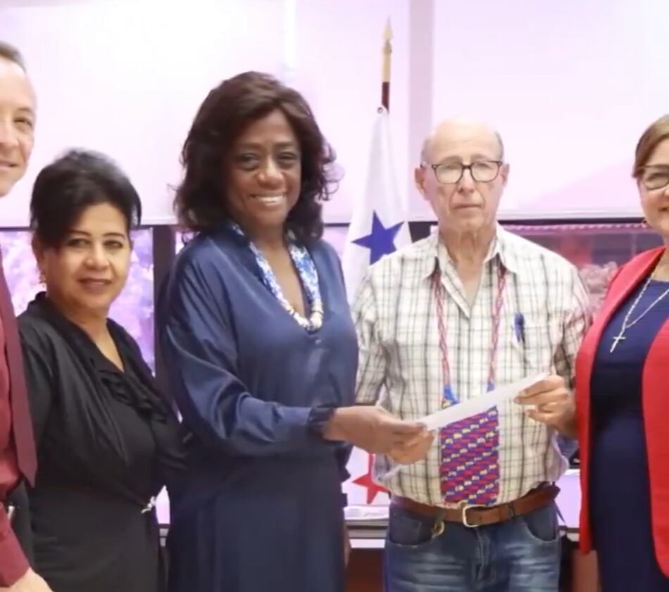 Meduca recibe la donación de un terreno para construir una nueva escuela en La Chorrera