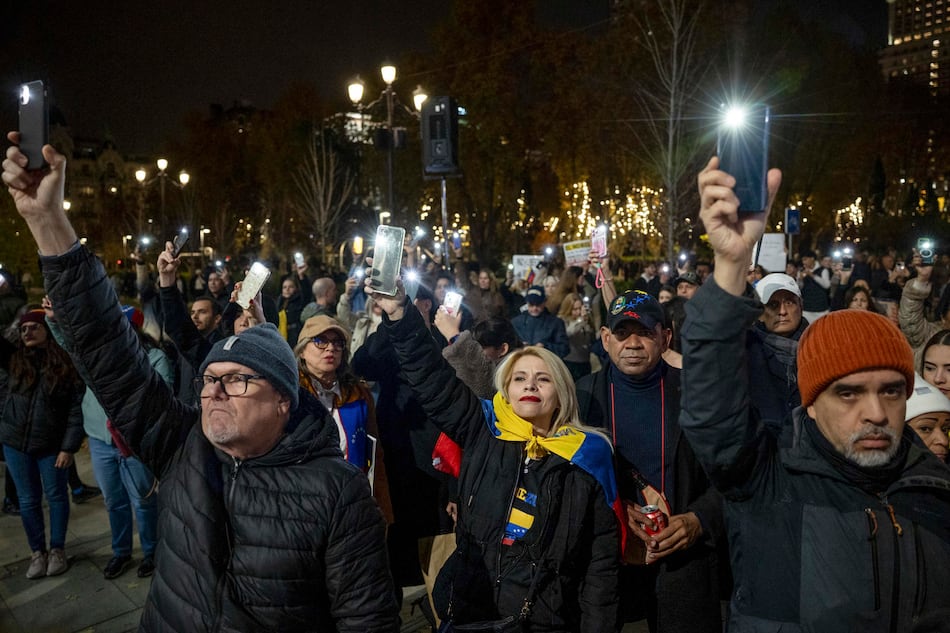 Cientos de venezolanos apoyan a María Corina Machado desde Madrid, a pocos días de la entrega del Nobel