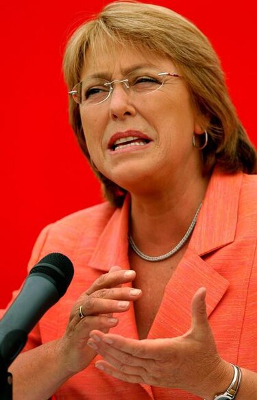 Bachelet regresa a Chile a buscar una segunda presidencia