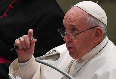 Papa insta a arzobispo de Chile a construir un 'futuro diferente' tras escándalos