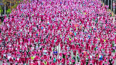 Una carrera de santas
