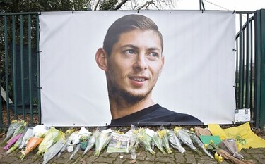 La familia de Sala reanuda la búsqueda gracias a una colecta
