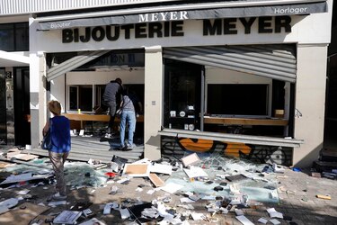 Una nueva noche de disturbios en Francia deja mil 311 detenciones y 79 policías heridos