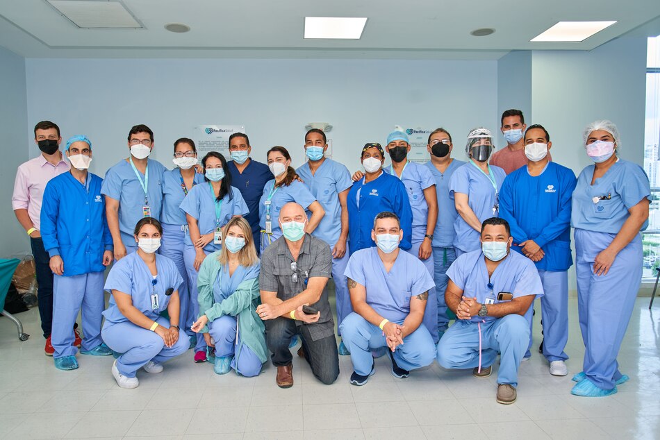 Pacífica Salud realizó la primera cirugía en Panamá y Centroamérica con el sistema de cirugía asistida por Robot HUGO™