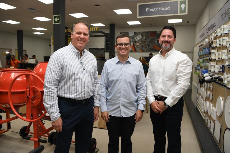 Do it Center inaugura su primera tienda especializada en materiales y herramientas para profesionales del sector