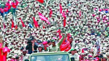 Maduro militariza al país