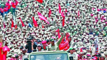 Maduro militariza al país